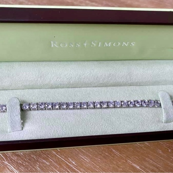 Tennis bracelet. 23 carat cubic zirconia. Sterling silver. 8”. - Picture 2 of 4